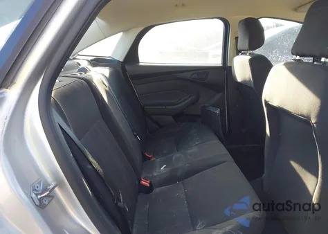 2016 Ford Focus S z USA, uszkodzony, nr VIN 1FADP3E22GL393801